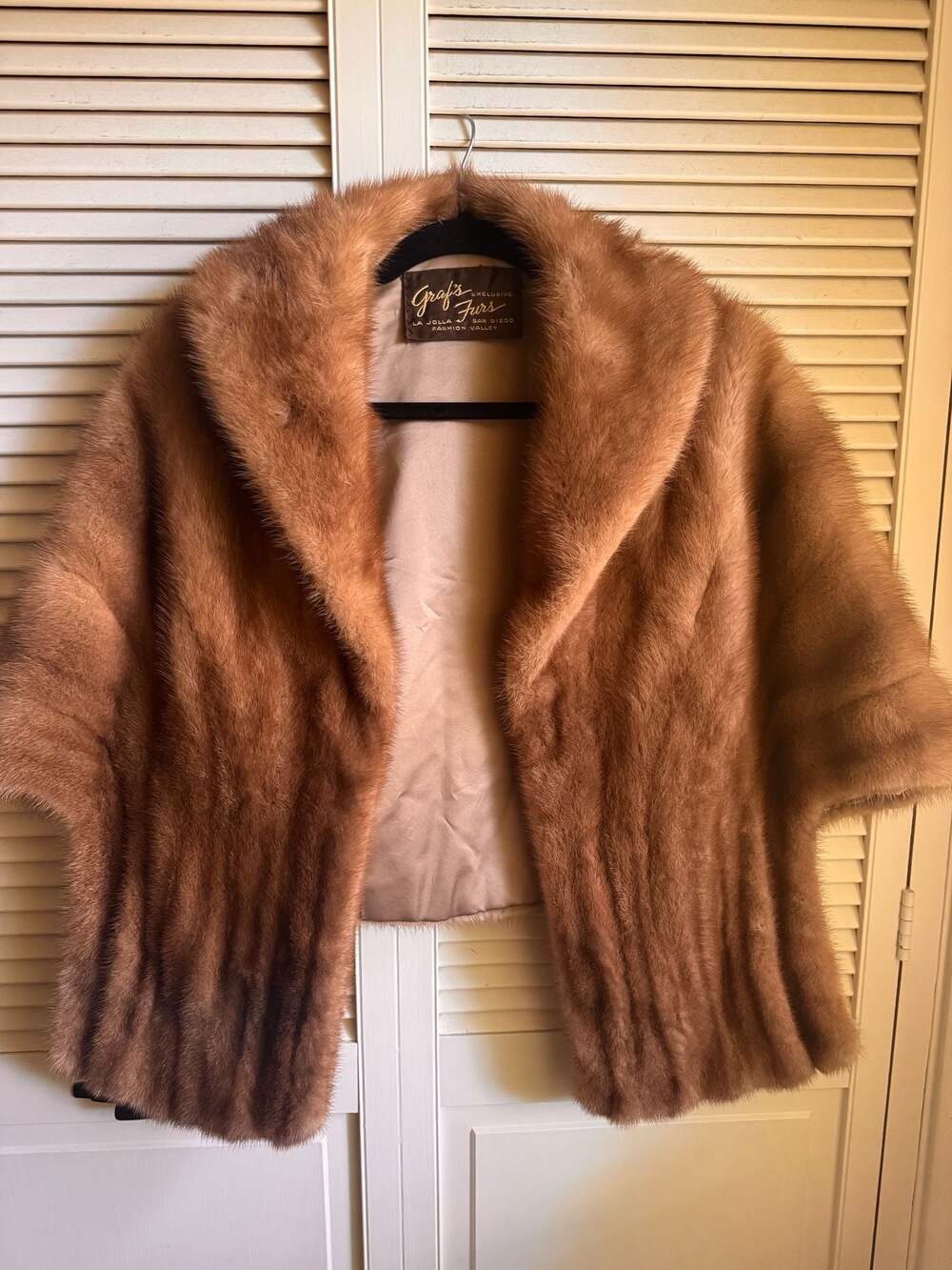 Vintage Graf's Exclusive Furs EMBA Pastel Natural Brown Mink Fur Stole Cape